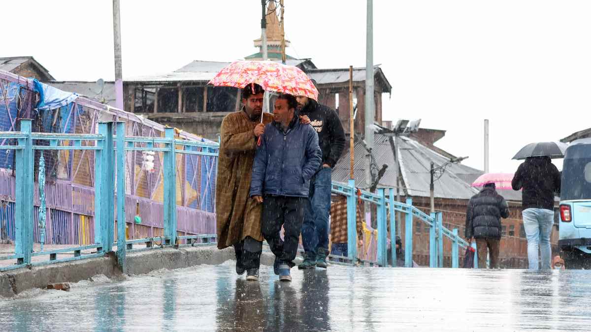 IMD Weather Update: Heavy Rainfall Alert Issued For Multiple States, Delhi To Experience Light Showers
